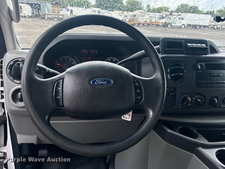image for item EG1581 2016 Ford E350 Super Duty utility van