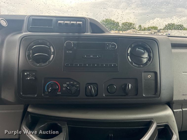 image for item EG1581 2016 Ford E350 Super Duty utility van