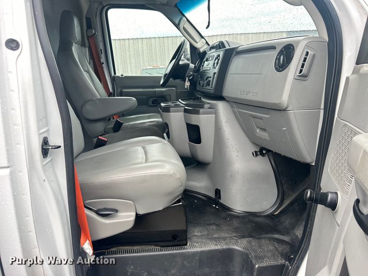 image for item EG1581 2016 Ford E350 Super Duty utility van