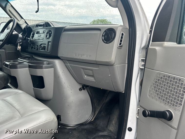 image for item EG1581 2016 Ford E350 Super Duty utility van