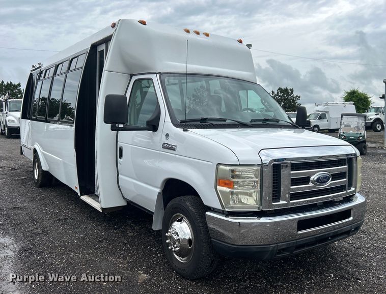 image for item EG1585 2009 Ford E450 Super Duty shuttle bus