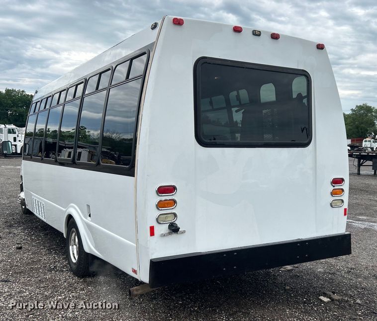image for item EG1585 2009 Ford E450 Super Duty shuttle bus