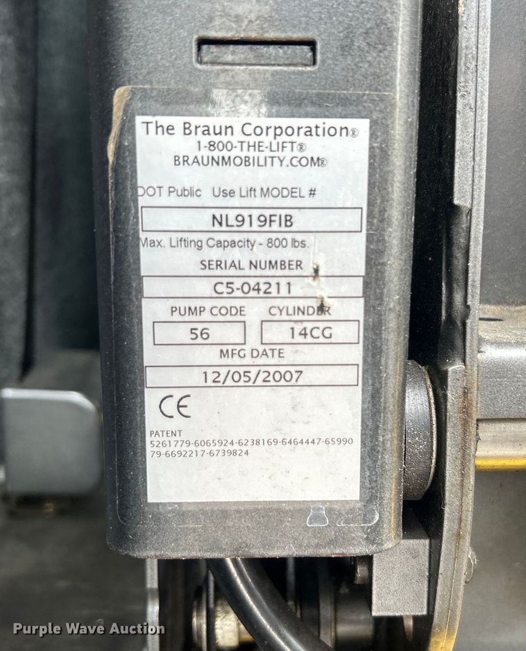 image for item EG1585 2009 Ford E450 Super Duty shuttle bus