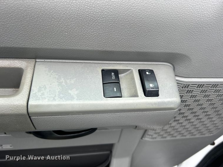 image for item EG1585 2009 Ford E450 Super Duty shuttle bus