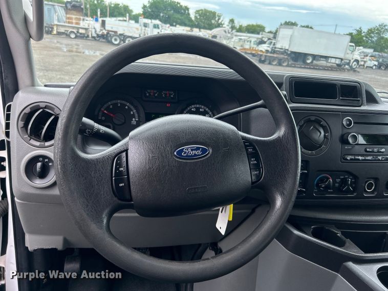 image for item EG1585 2009 Ford E450 Super Duty shuttle bus