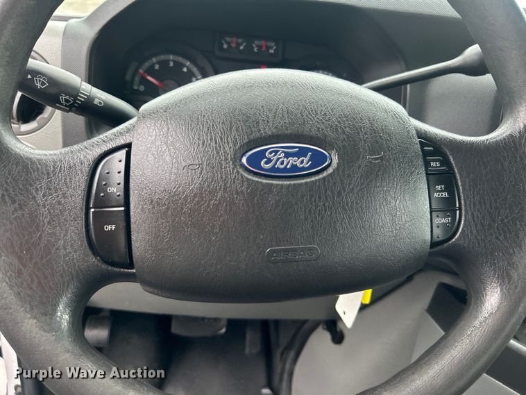 image for item EG1585 2009 Ford E450 Super Duty shuttle bus