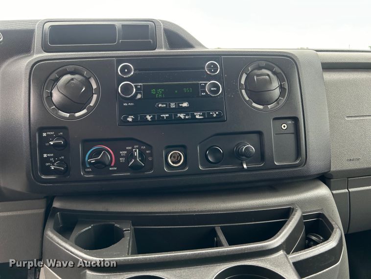 image for item EG1585 2009 Ford E450 Super Duty shuttle bus