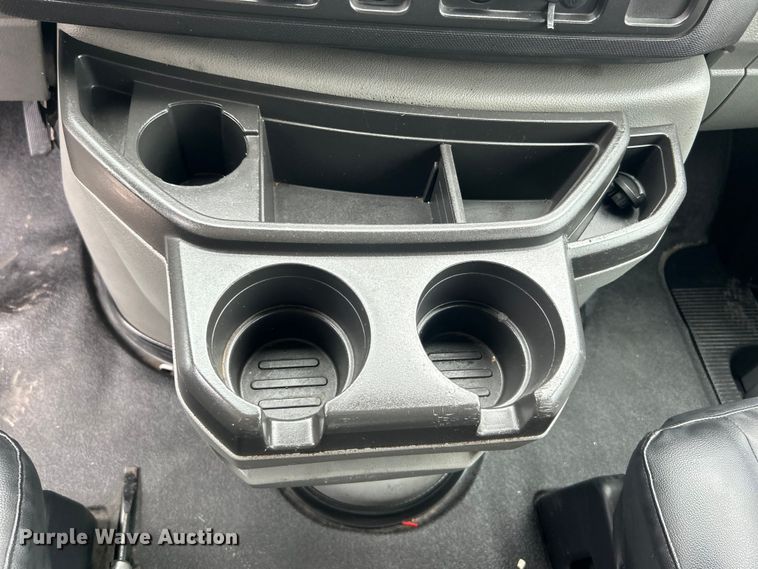 image for item EG1585 2009 Ford E450 Super Duty shuttle bus