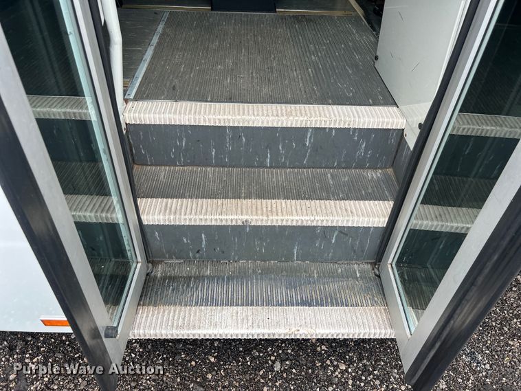 image for item EG1585 2009 Ford E450 Super Duty shuttle bus