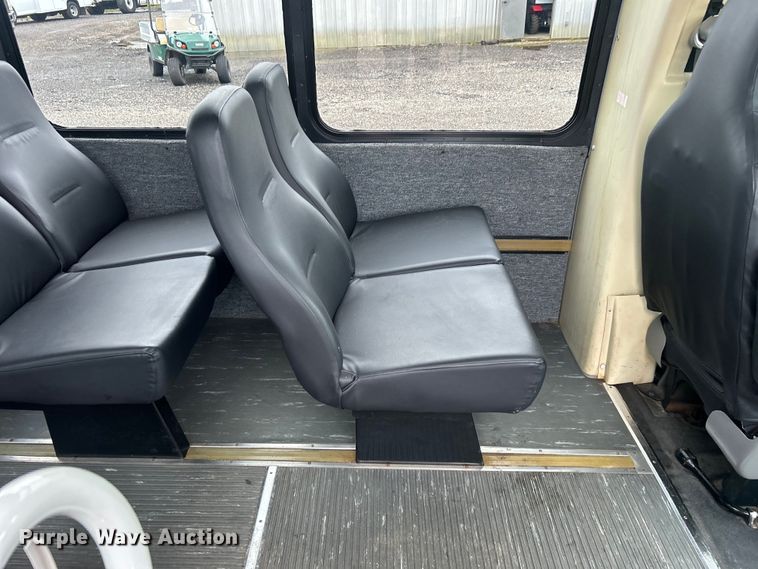 image for item EG1585 2009 Ford E450 Super Duty shuttle bus