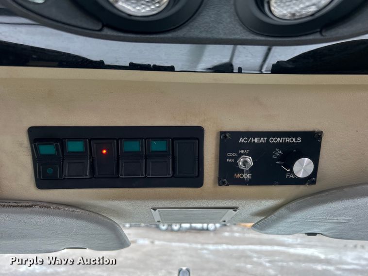 image for item EG1585 2009 Ford E450 Super Duty shuttle bus