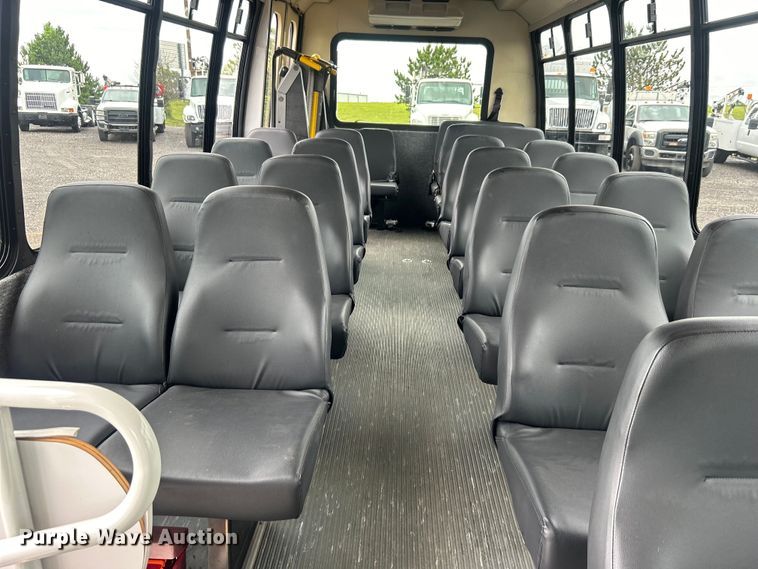 image for item EG1585 2009 Ford E450 Super Duty shuttle bus