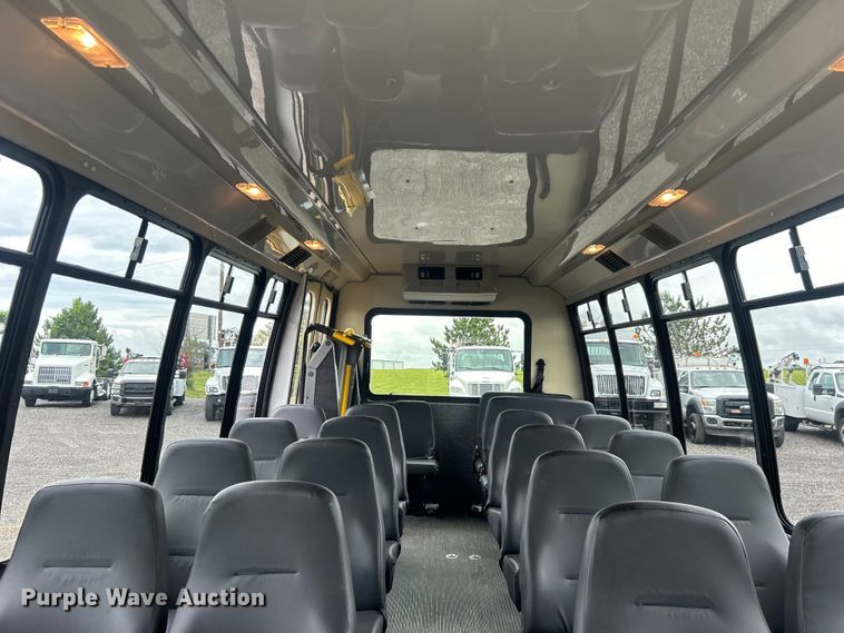 image for item EG1585 2009 Ford E450 Super Duty shuttle bus