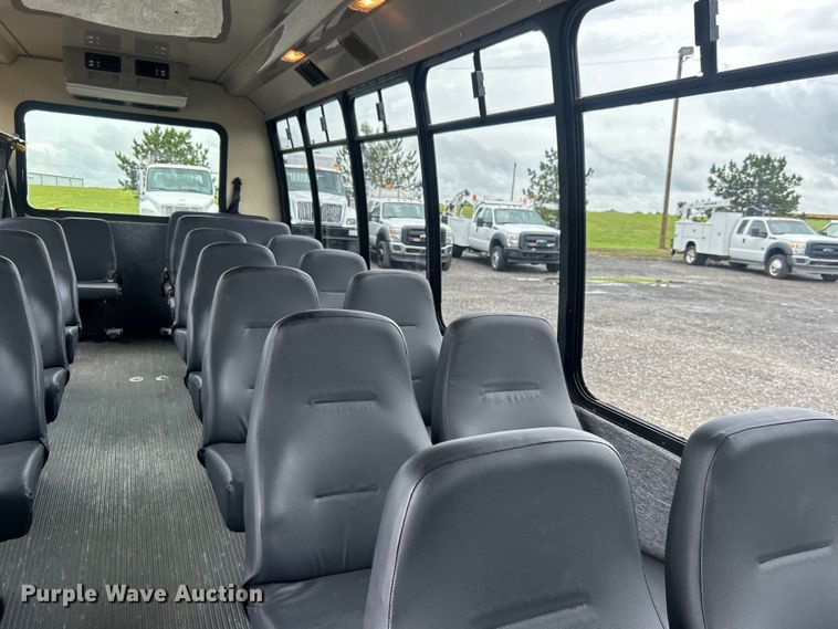 image for item EG1585 2009 Ford E450 Super Duty shuttle bus