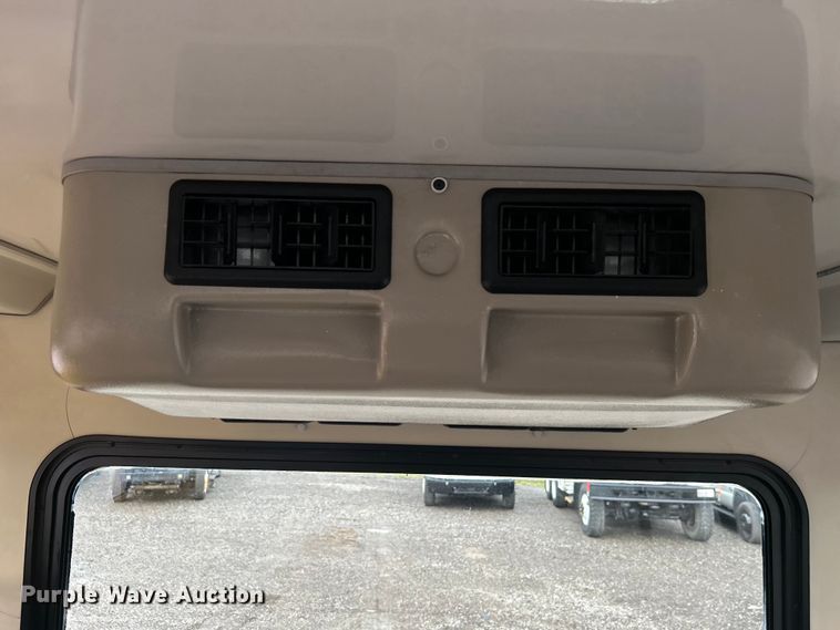 image for item EG1585 2009 Ford E450 Super Duty shuttle bus