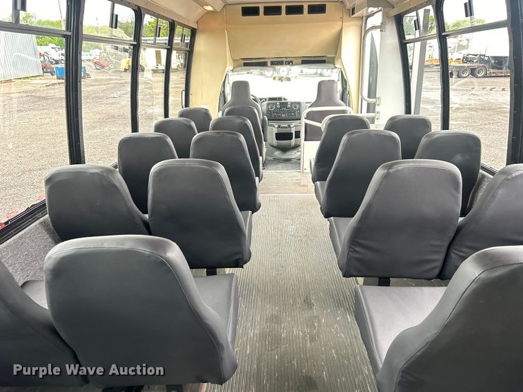 image for item EG1585 2009 Ford E450 Super Duty shuttle bus