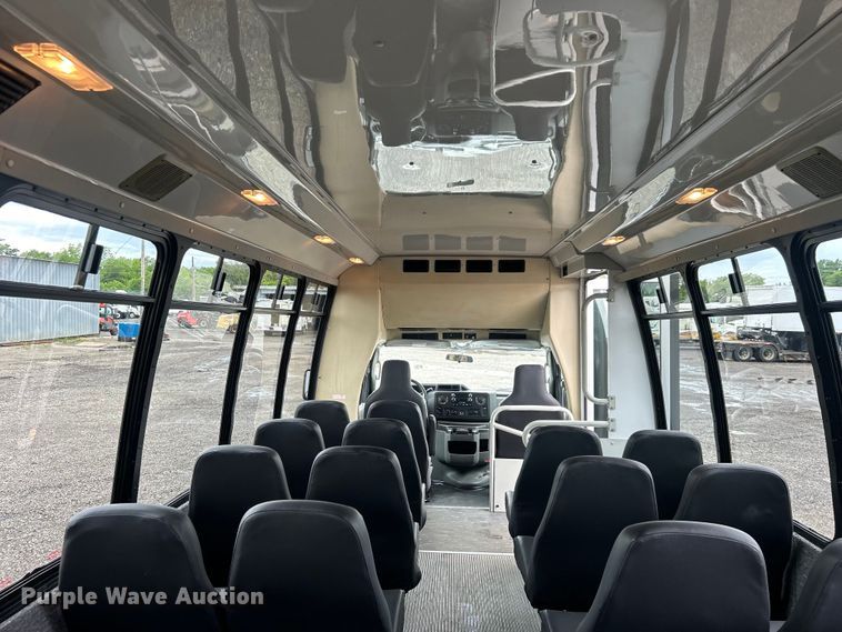 image for item EG1585 2009 Ford E450 Super Duty shuttle bus