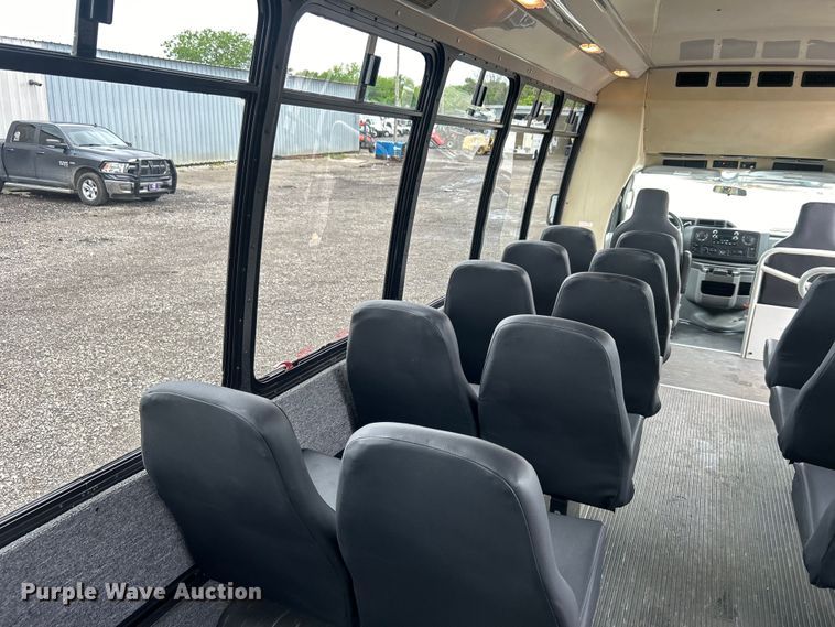 image for item EG1585 2009 Ford E450 Super Duty shuttle bus
