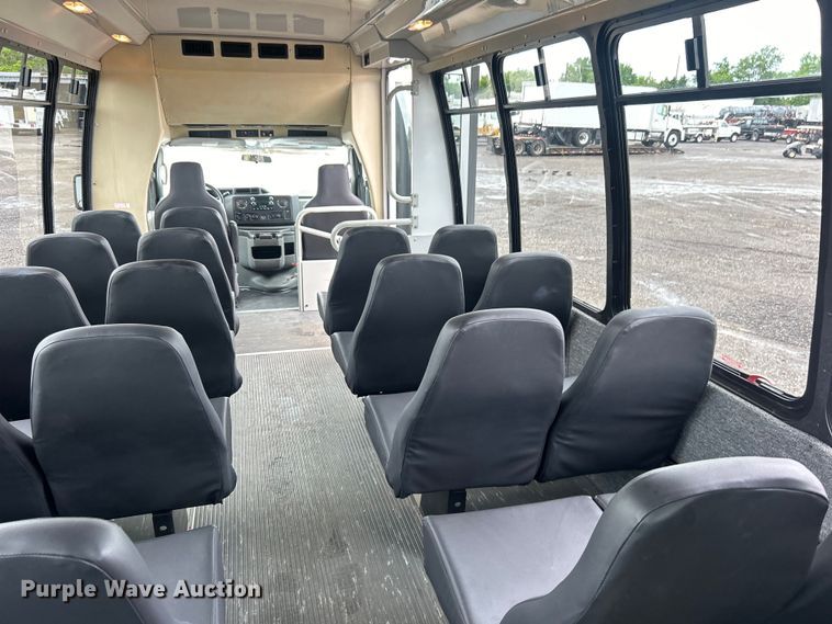 image for item EG1585 2009 Ford E450 Super Duty shuttle bus