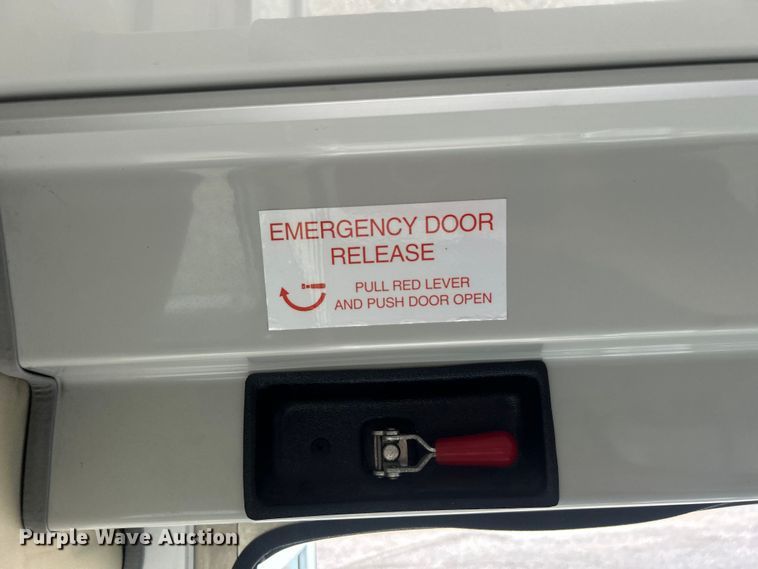 image for item EG1585 2009 Ford E450 Super Duty shuttle bus