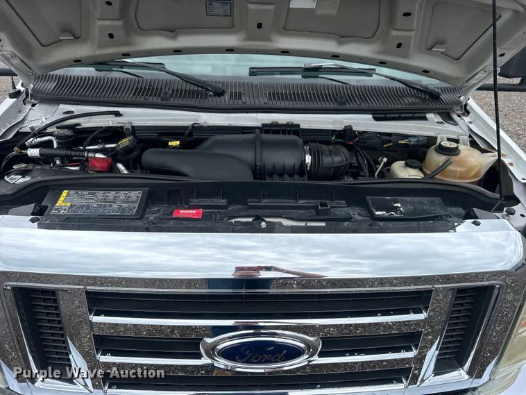 image for item EG1585 2009 Ford E450 Super Duty shuttle bus