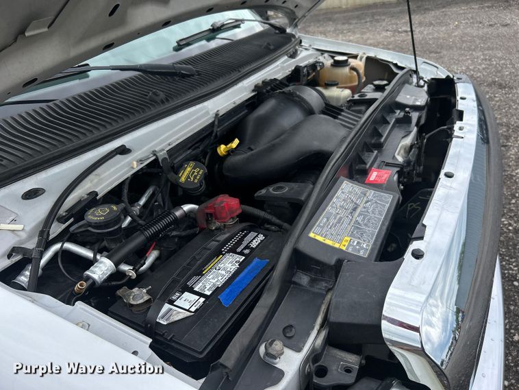 image for item EG1585 2009 Ford E450 Super Duty shuttle bus