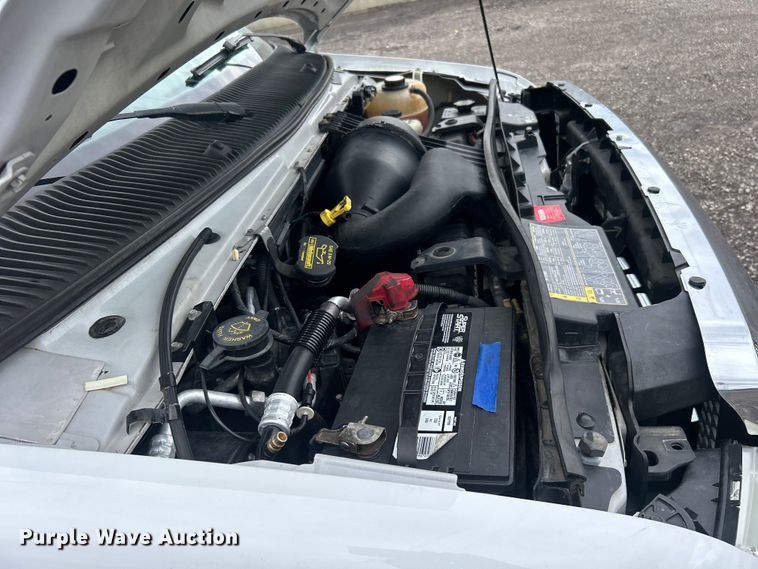 image for item EG1585 2009 Ford E450 Super Duty shuttle bus