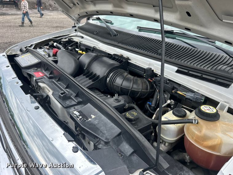 image for item EG1585 2009 Ford E450 Super Duty shuttle bus