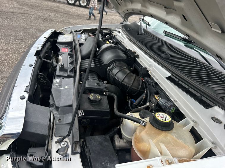 image for item EG1585 2009 Ford E450 Super Duty shuttle bus