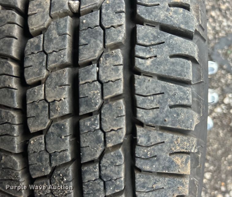 image for item EG1585 2009 Ford E450 Super Duty shuttle bus