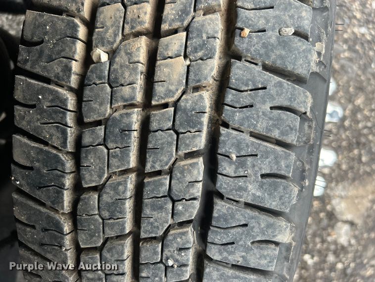 image for item EG1585 2009 Ford E450 Super Duty shuttle bus