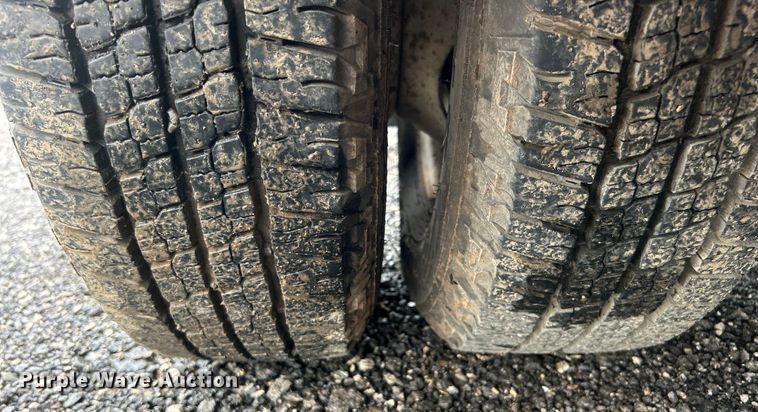 image for item EG1585 2009 Ford E450 Super Duty shuttle bus