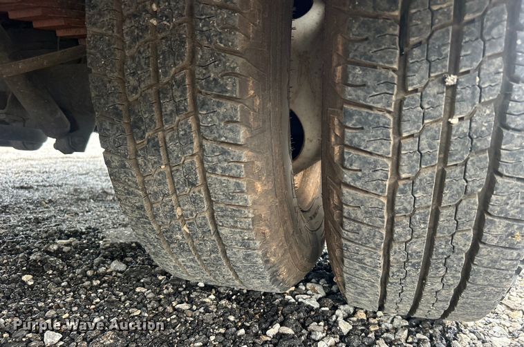 image for item EG1585 2009 Ford E450 Super Duty shuttle bus