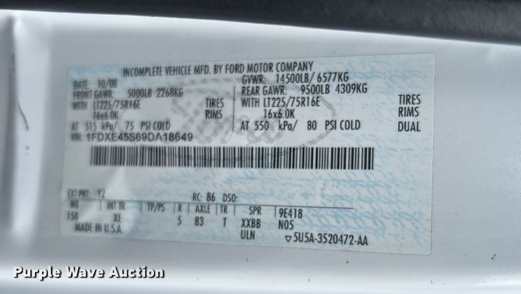 image for item EG1585 2009 Ford E450 Super Duty shuttle bus