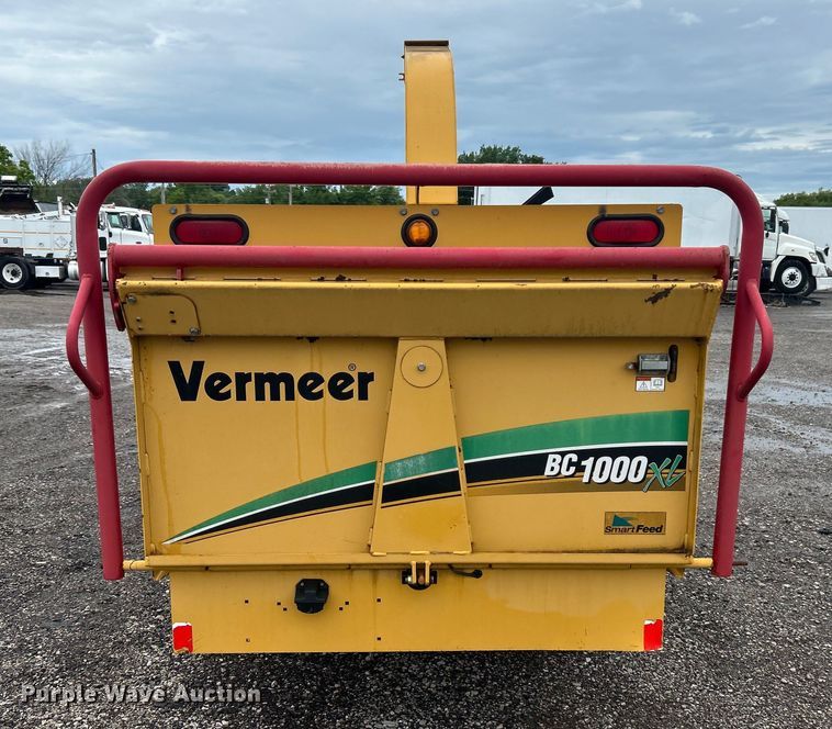 image for item EG1587 2007 Vermeer  BC1000XL wood chipper