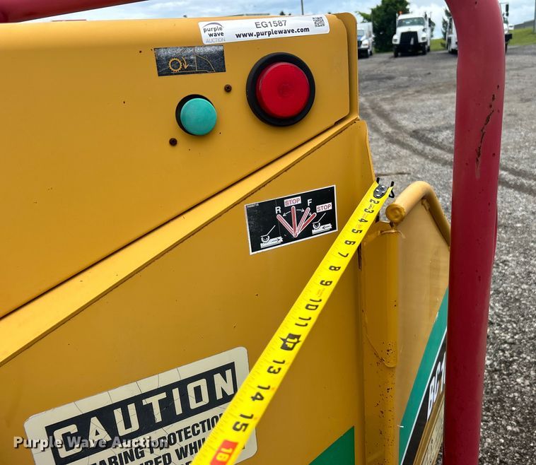 image for item EG1587 2007 Vermeer  BC1000XL wood chipper