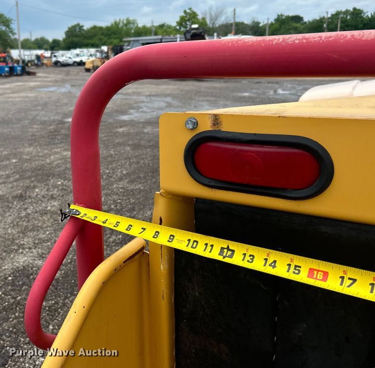 image for item EG1587 2007 Vermeer  BC1000XL wood chipper