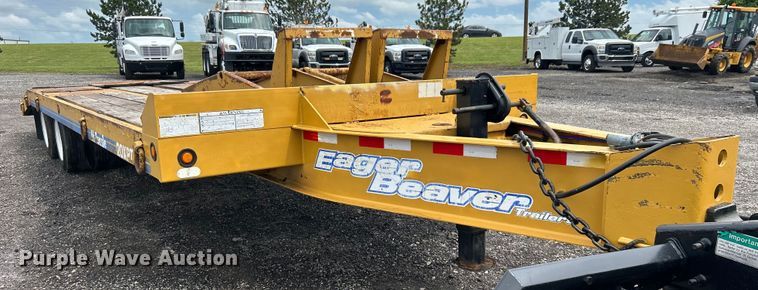 image for item EG1593 2005 Eager Beaver  20XPT equipment trailer