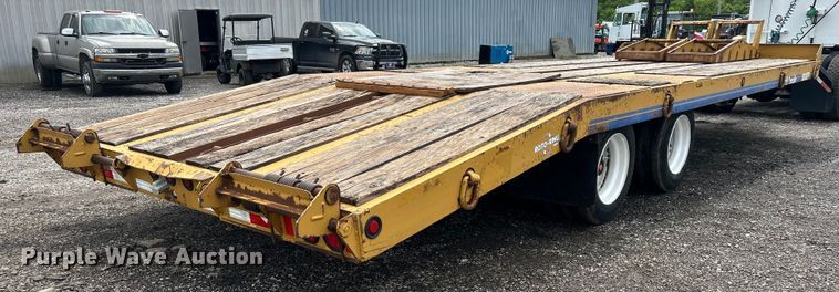 image for item EG1593 2005 Eager Beaver  20XPT equipment trailer