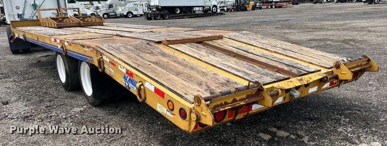 image for item EG1593 2005 Eager Beaver  20XPT equipment trailer