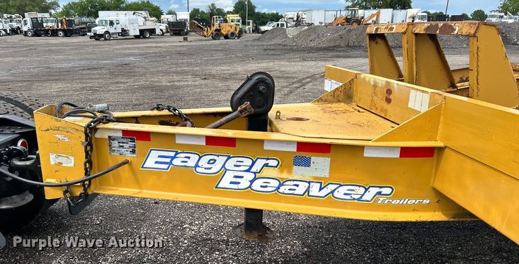 image for item EG1593 2005 Eager Beaver  20XPT equipment trailer