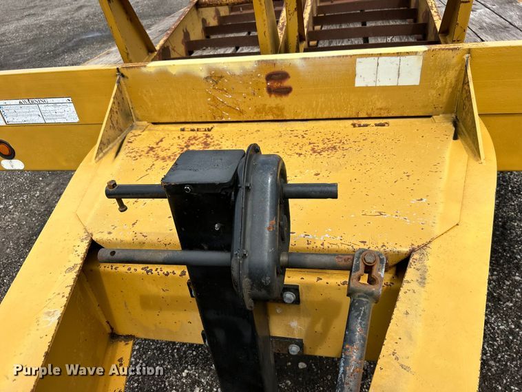 image for item EG1593 2005 Eager Beaver  20XPT equipment trailer