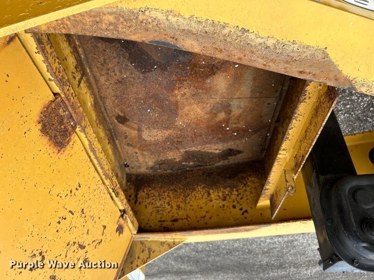 image for item EG1593 2005 Eager Beaver  20XPT equipment trailer