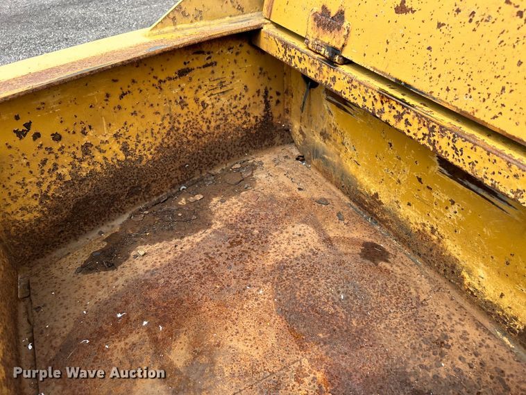 image for item EG1593 2005 Eager Beaver  20XPT equipment trailer