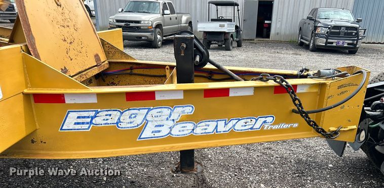 image for item EG1593 2005 Eager Beaver  20XPT equipment trailer