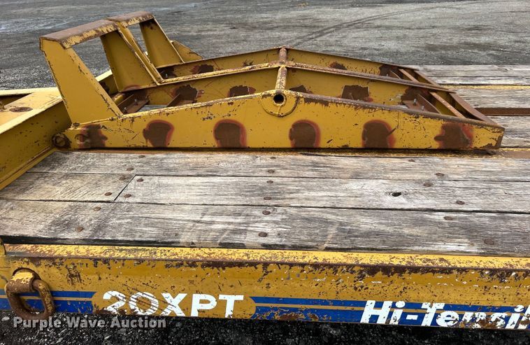 image for item EG1593 2005 Eager Beaver  20XPT equipment trailer