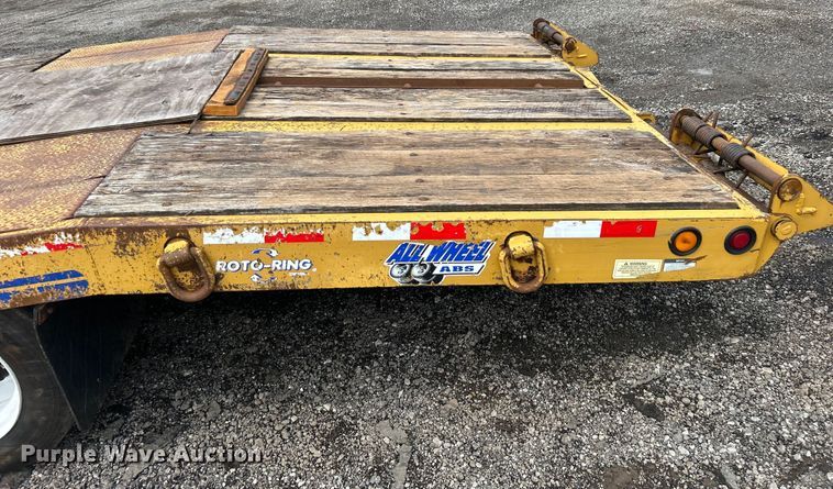 image for item EG1593 2005 Eager Beaver  20XPT equipment trailer