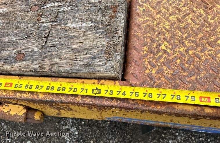 image for item EG1593 2005 Eager Beaver  20XPT equipment trailer