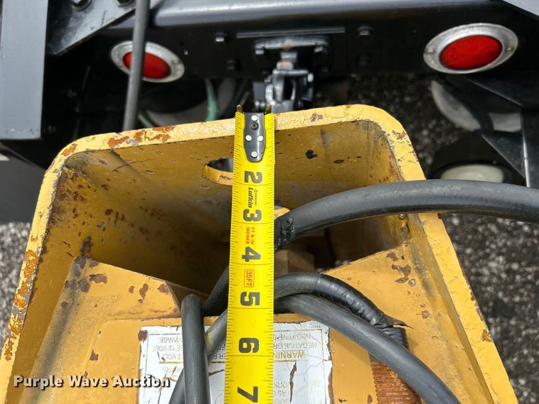 image for item EG1593 2005 Eager Beaver  20XPT equipment trailer