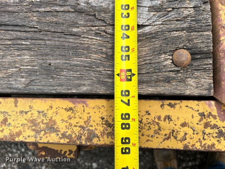 image for item EG1593 2005 Eager Beaver  20XPT equipment trailer